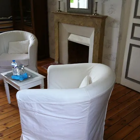 Le Petit Plessis Bed and breakfast 3*