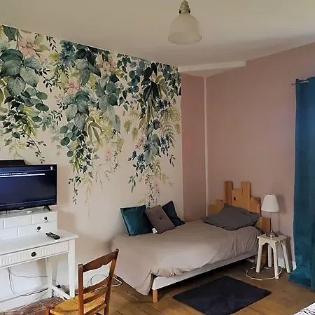 Le Petit Plessis Couette-café 3*