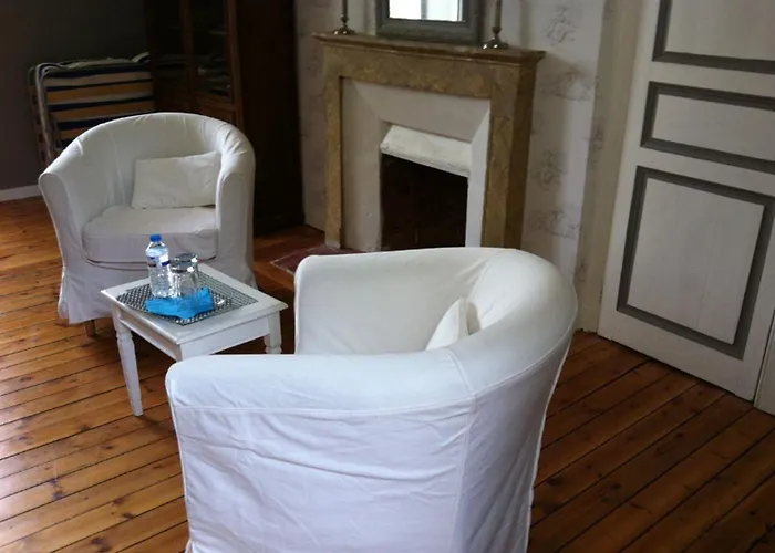 Le Petit Plessis לינה וארוחת בוקר 3*