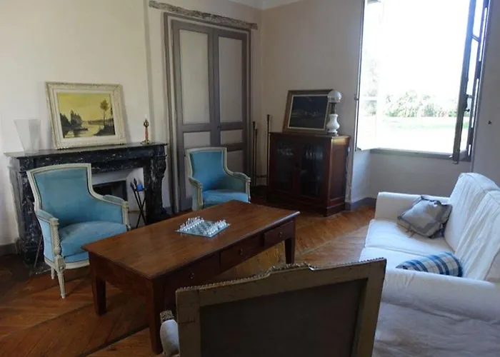 Le Petit Plessis לינה וארוחת בוקר