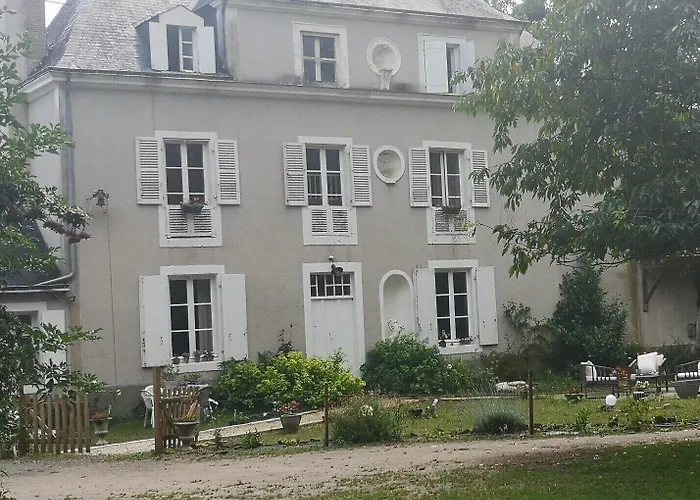 Le Petit Plessis לינה וארוחת בוקר