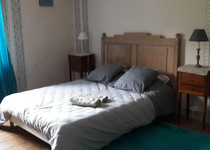 לינה וארוחת בוקר Le Petit Plessis 3*