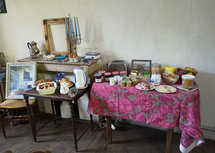 Le Petit Plessis לינה וארוחת בוקר