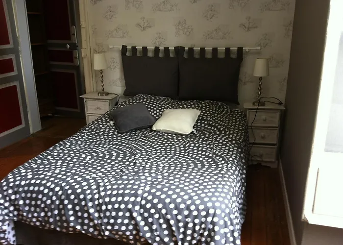 לינה וארוחת בוקר Le Petit Plessis 3*